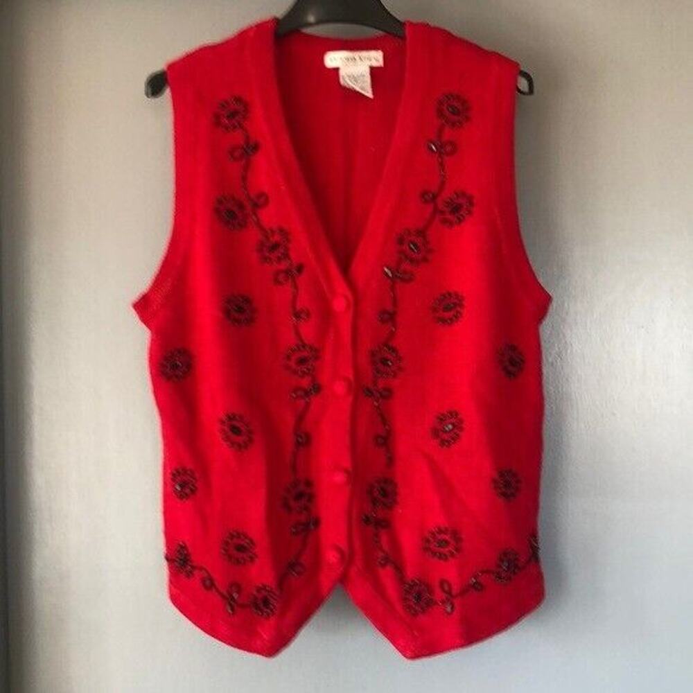 Victoria Jones Beaded Red knit Sweater Vest Sz M Button Front Sleeveless Granny